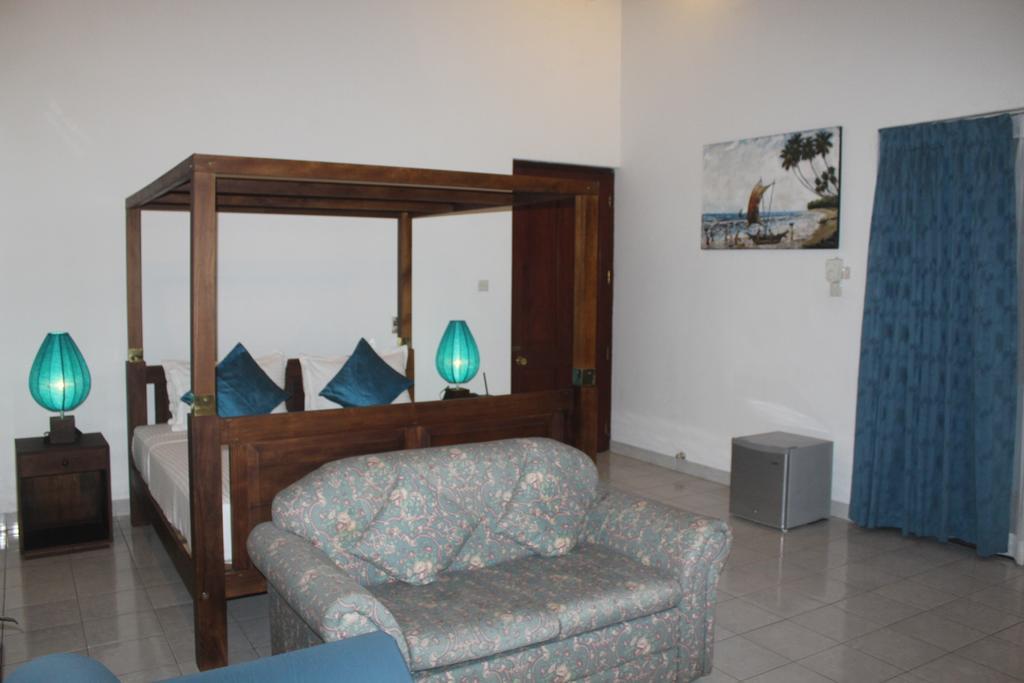 Blue Water Villa Piliyandala Exterior photo