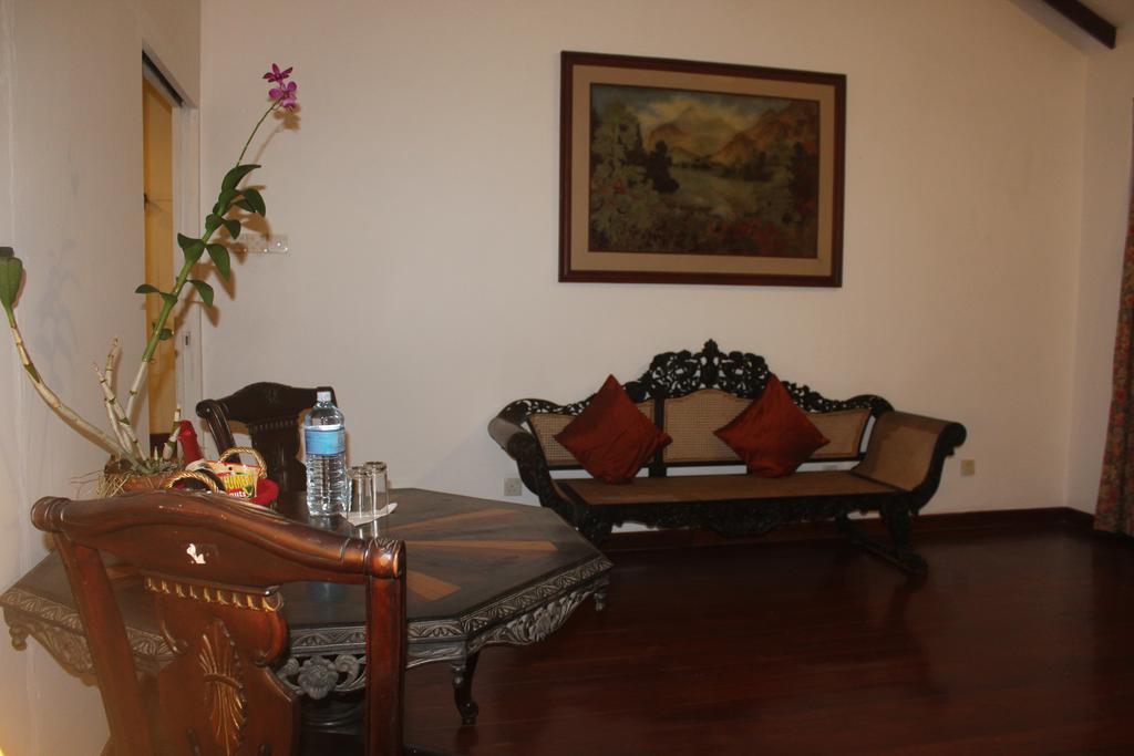 Blue Water Villa Piliyandala Exterior photo