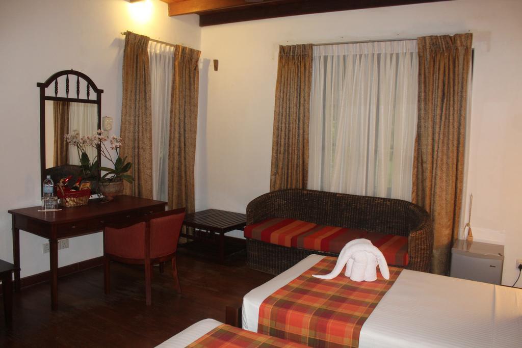 Blue Water Villa Piliyandala Exterior photo