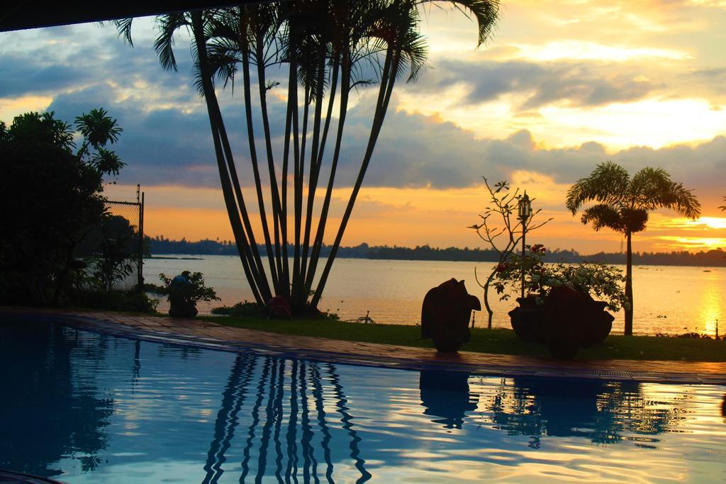 Blue Water Villa Piliyandala Exterior photo