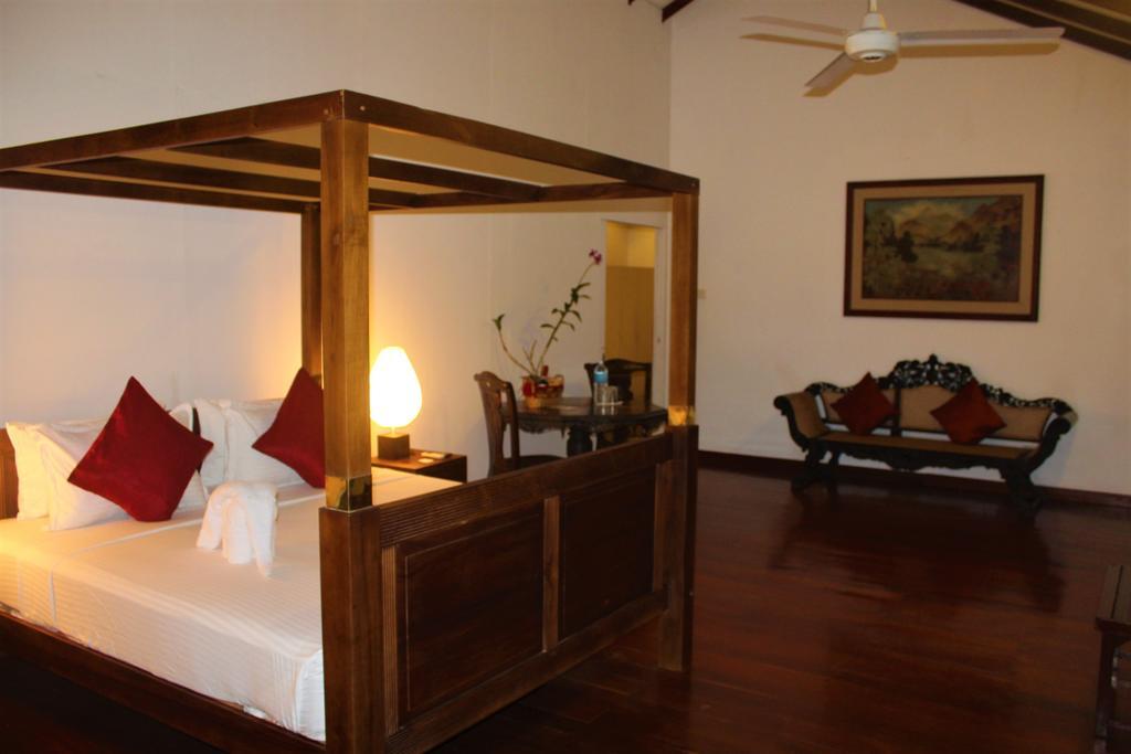 Blue Water Villa Piliyandala Exterior photo