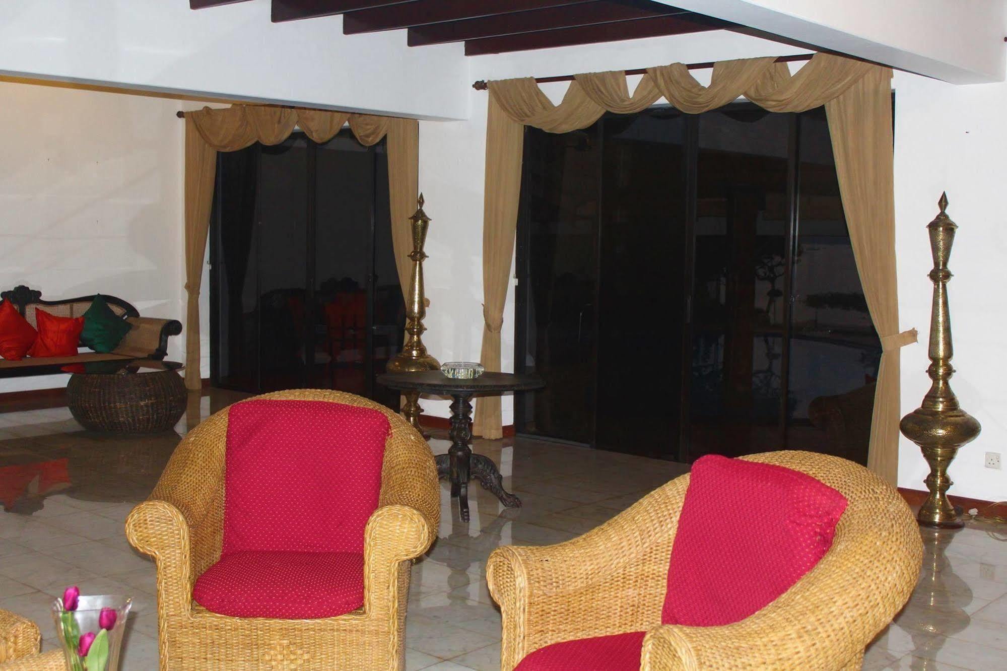 Blue Water Villa Piliyandala Exterior photo