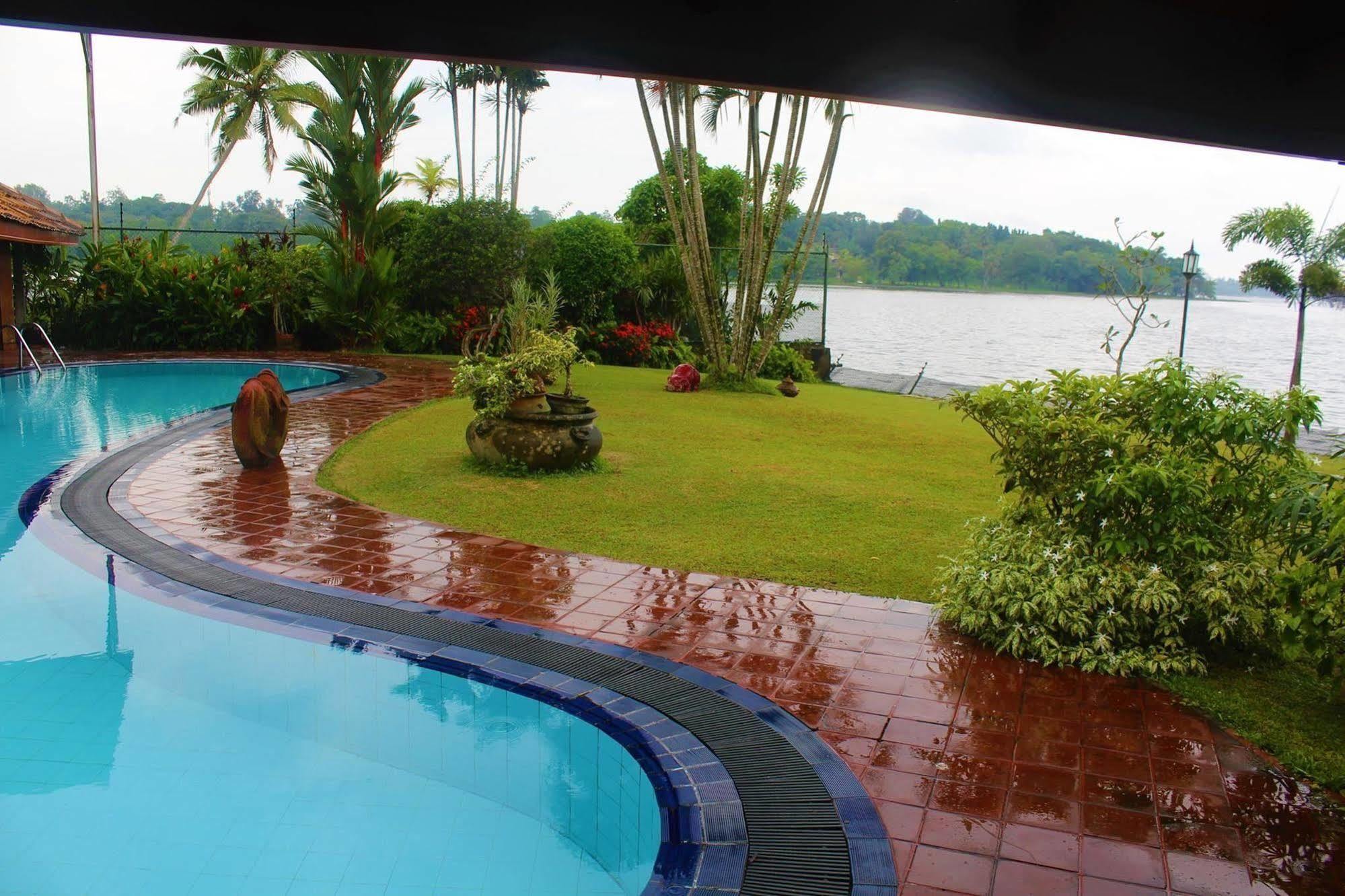 Blue Water Villa Piliyandala Exterior photo